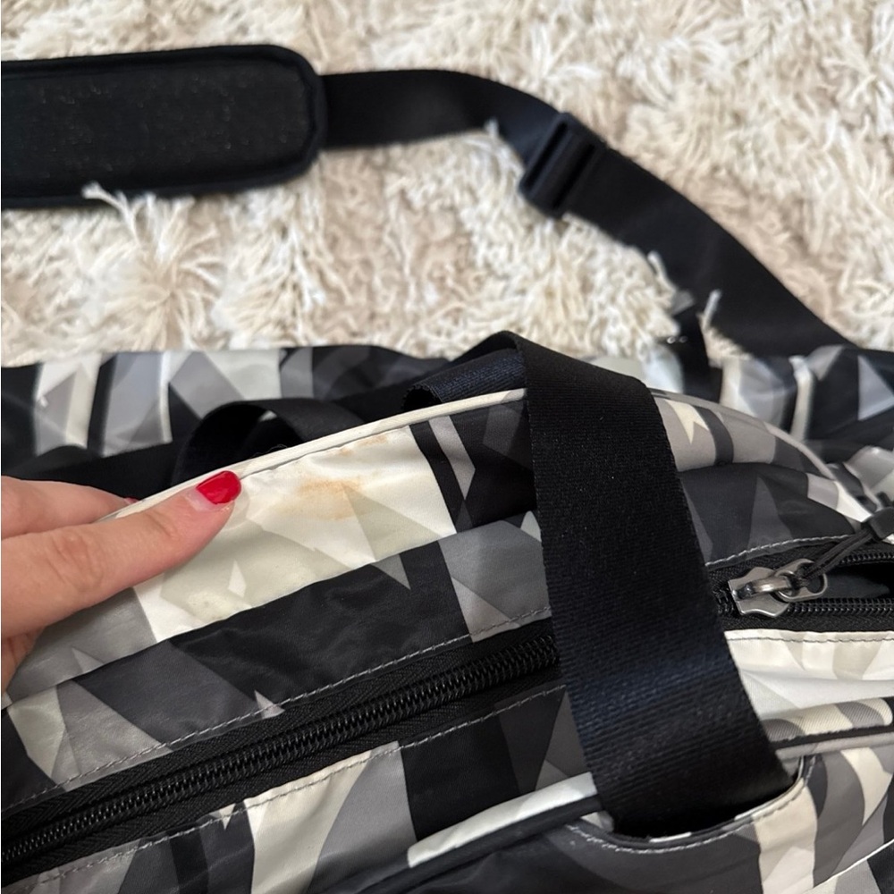 Nike Black and Gray Travel Bag - Picture 3 of 4